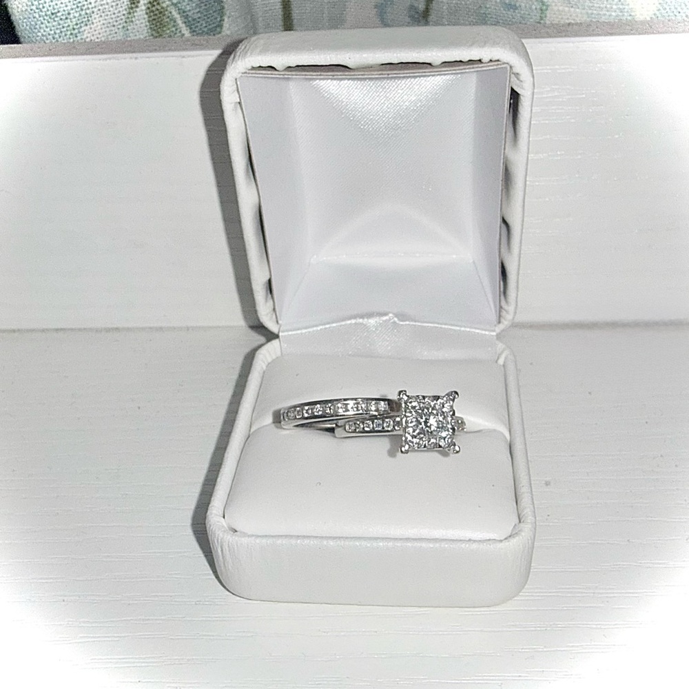 Elegant Silver Women's Ring Set- SOLD - Picture 3 of 3